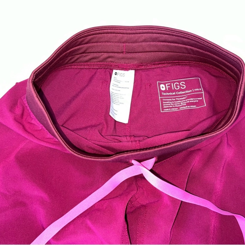 FIGS Scrub Set 🩷 - Picture 4 of 6